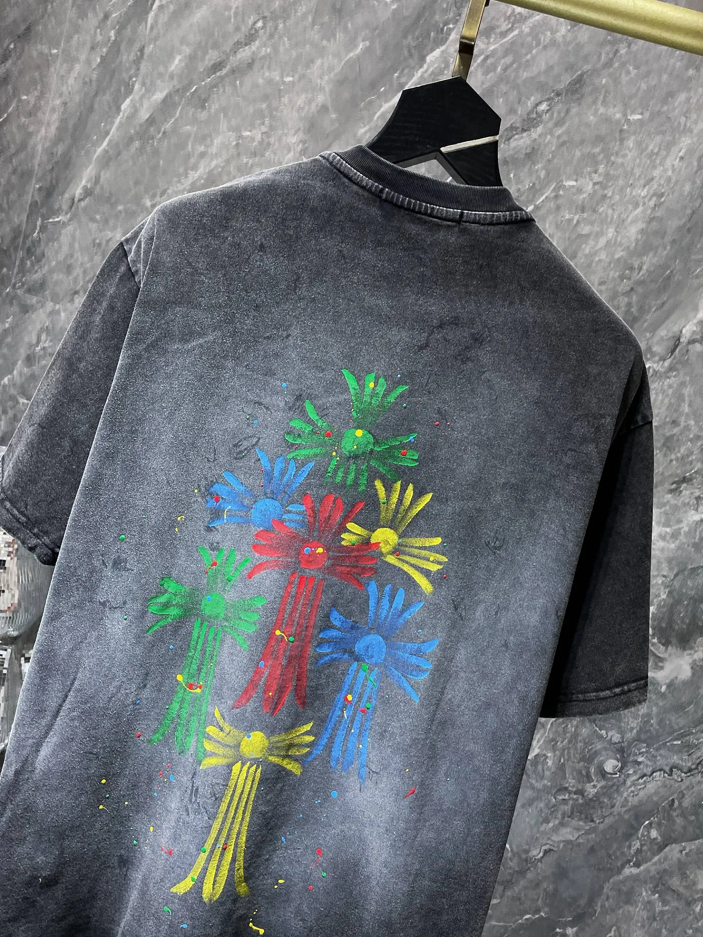 P184 New Chrome Hearts 25ss for summer, hand-painted and washed style! High-weight, environmentally friendly, high-quality top-quality fabric 280g Crow graffiti color cross hand-painted short-sleeved counter synchronization 1:1 replica version Recommended color: black Size: S, M, L, XL